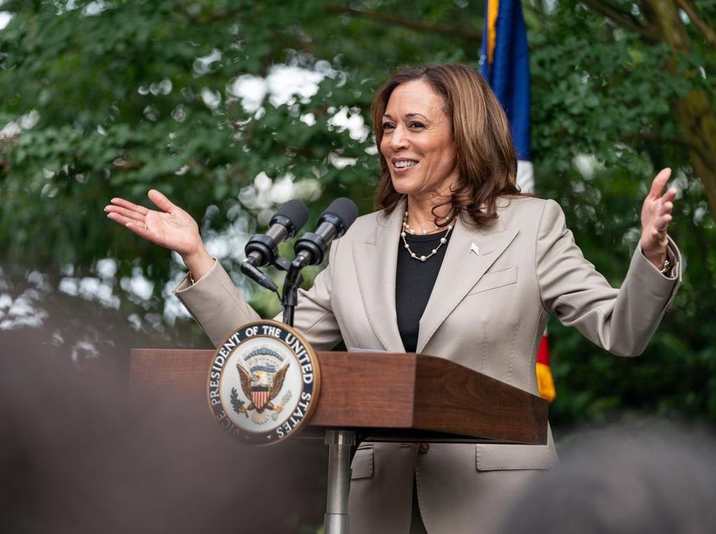 Kamala Harris Puji Pengabdian Biden selama Jadi Presiden AS